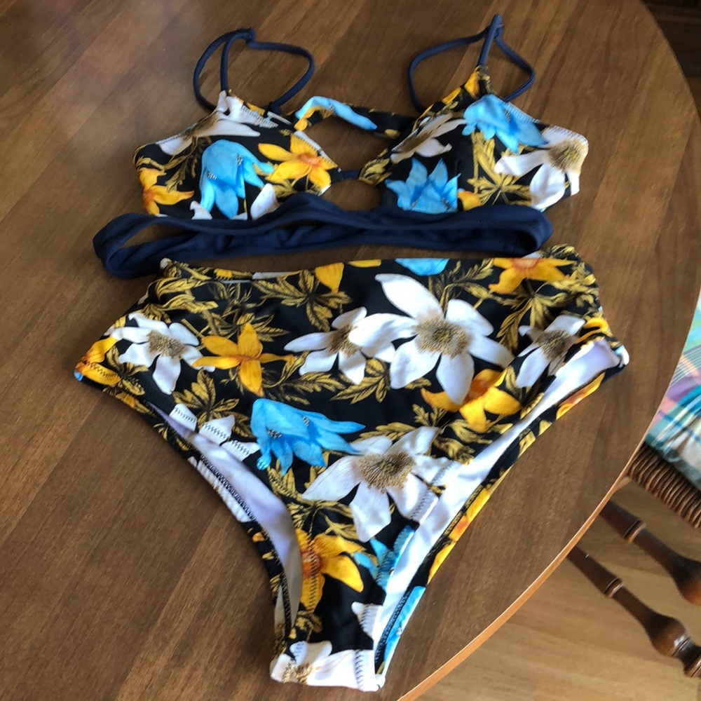 Cupshe bikini size medium
